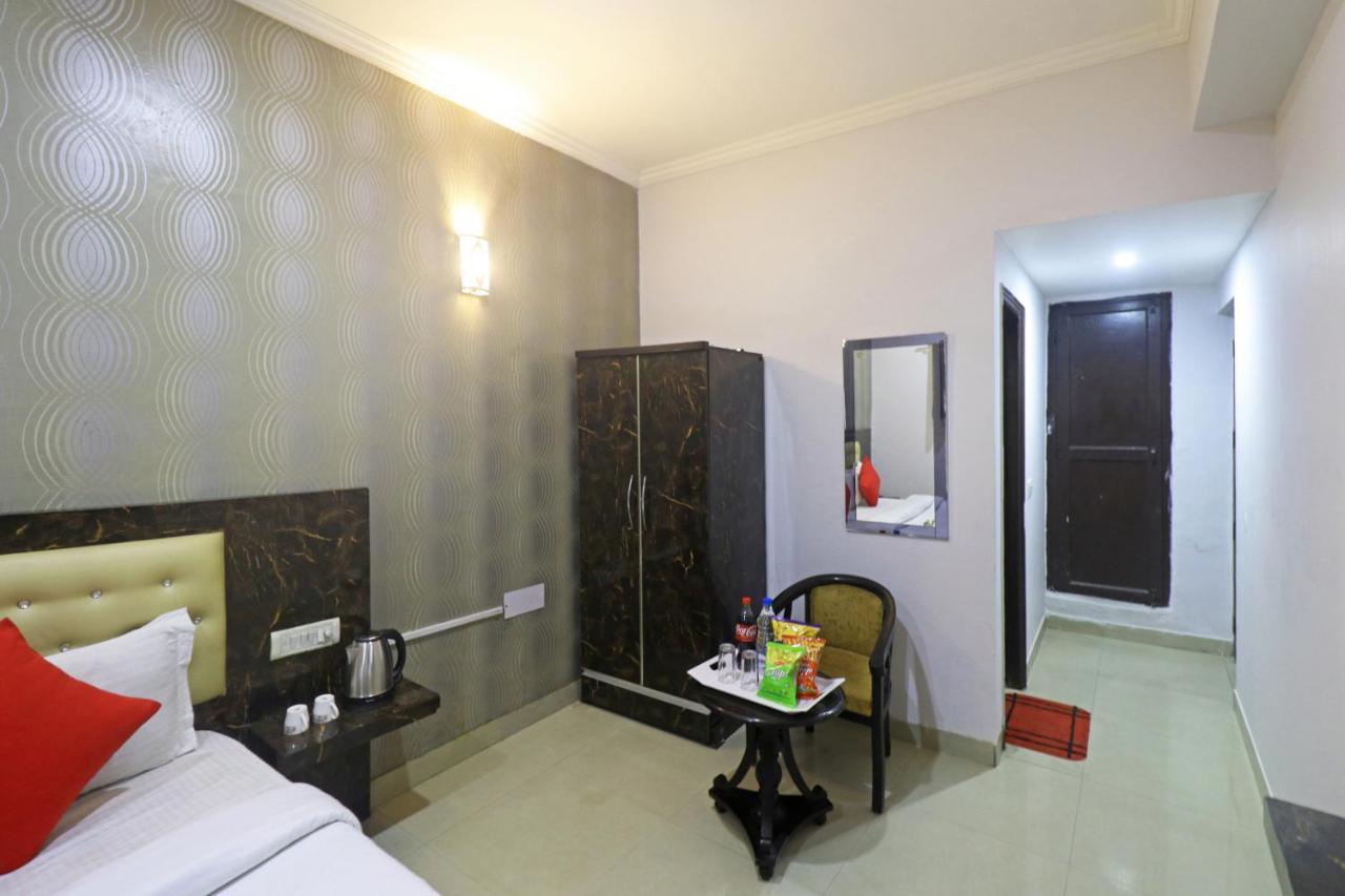 Airport Samara Inn Neu-Delhi Exterior foto