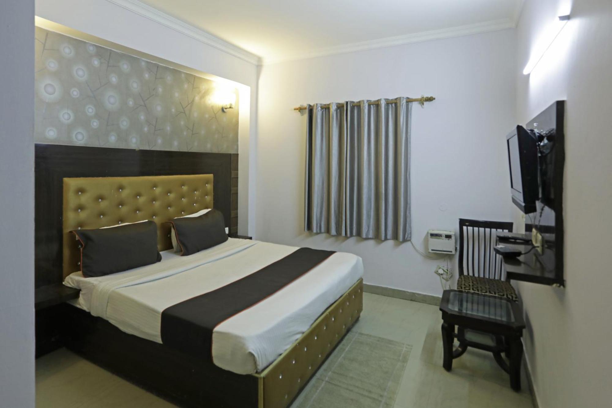 Airport Samara Inn Neu-Delhi Exterior foto