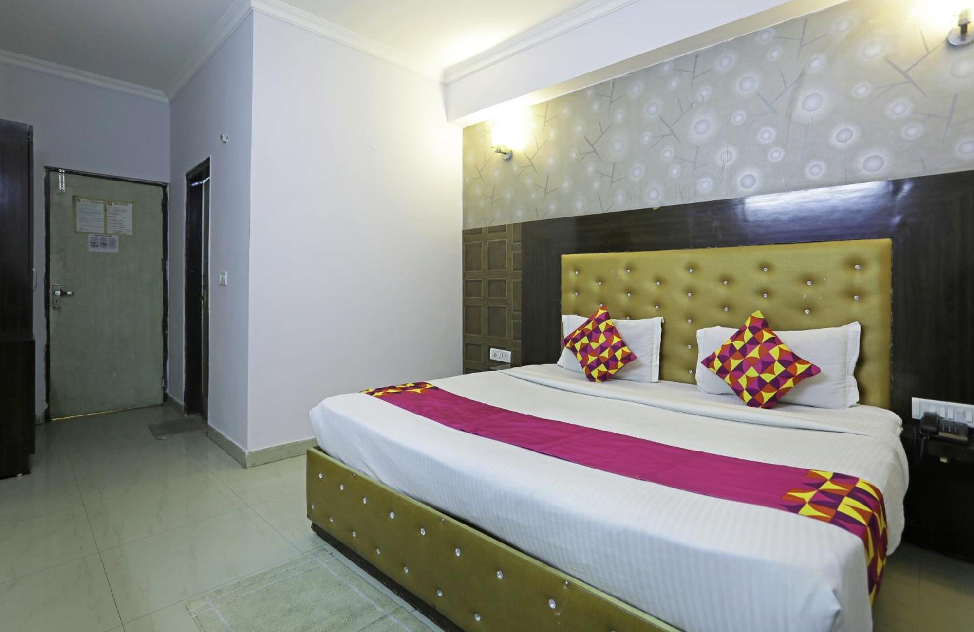 Airport Samara Inn Neu-Delhi Exterior foto